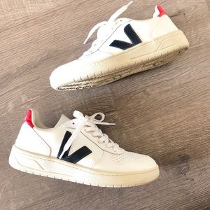Excellent condition Veja V10 sneakers white red navy blue size 7